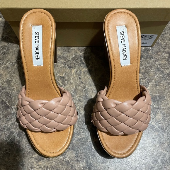 New in box Women’s Steve Madden Tan Kashtyn Woven Slide Sandal size 8 - Picture 4 of 7